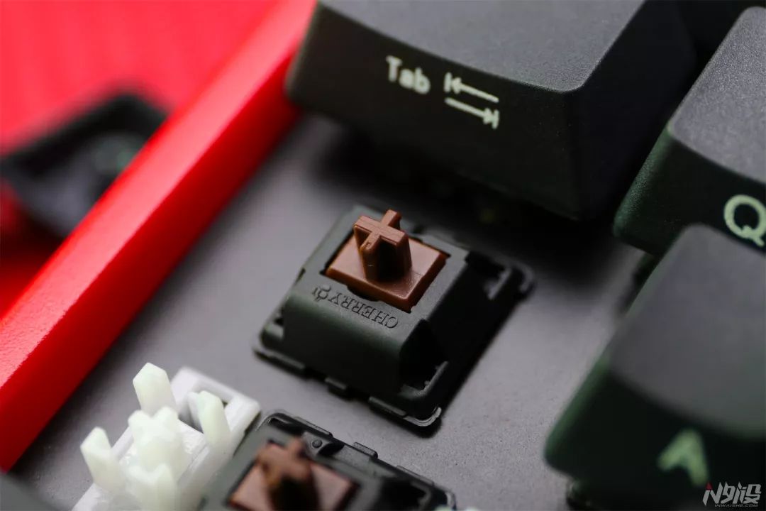 一千以内外设三件套,一千左右的全套外设