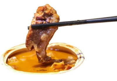 上桌、放火、砸罐罐……在长沙，吃饭皇帝大凭什么超“火”？文末狂砸现金券！