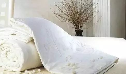 被子盖得过厚对身体的影响,盖潮湿的被子对身体有怎样的影响