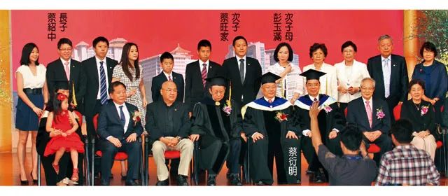 19岁败光1个亿,19岁赔光1个亿43年后成首富