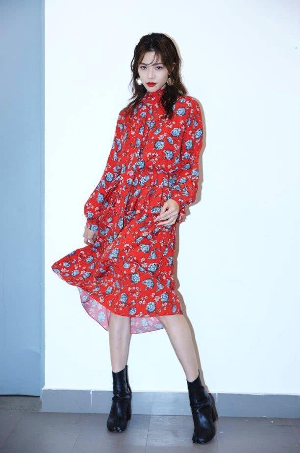 钟楚曦supreme卫衣+紧身裤，满是街头潮流味！