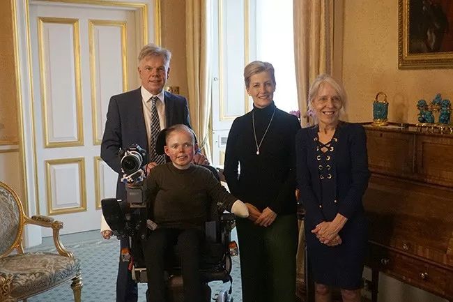 「意·关注」死去的儿子被人工智能“复活”!比起高兴,她更多的是害怕