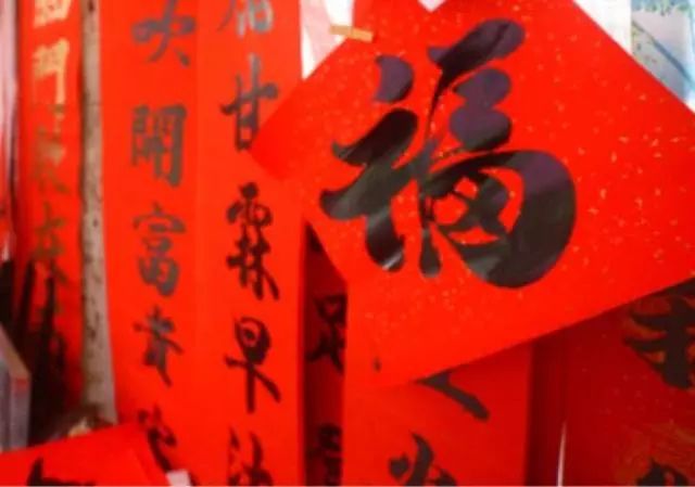 贴春联最简单的辨别方式,贴春联左右的正确方法口诀