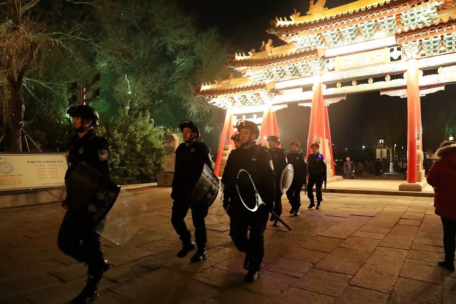 济南大明湖相亲相爱一家人,相亲相爱一家人济南