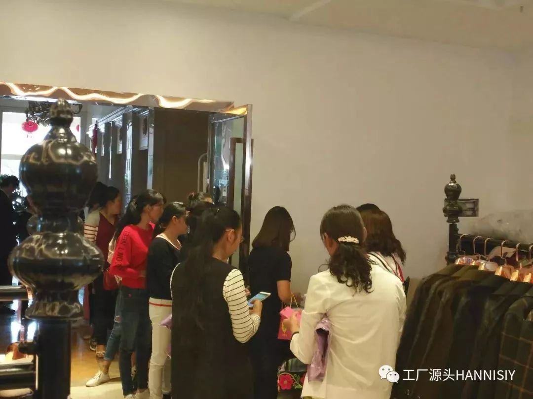 老板疯了!羊绒大衣全场低至0.75折,柳州这个地方要被挤爆啦