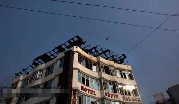 希望你可以化险为夷,印度一公寓起火致6人死亡