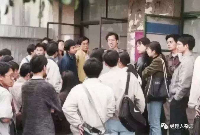 从巅峰到亏损,从巅峰到被迫破产清算