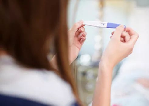 与男友共度情人节后丧失生育能力,与男友同居6年导致终身不孕