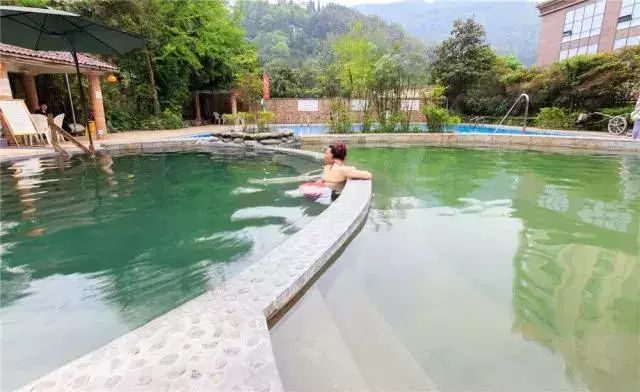 第四城网友特惠｜299元=2大2小「花水湾第一村生态酒店」客房1晚+自助双早+无限次温泉！