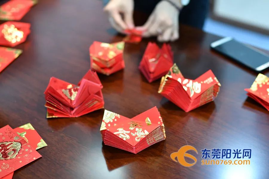 用利是封做灯笼教程简单,用利是封做手工灯笼教程