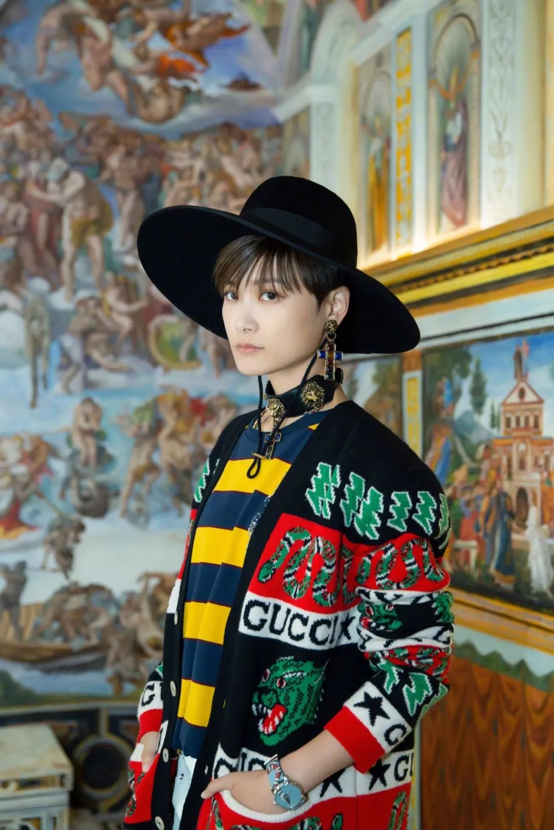 编辑实测：带大耳环耳朵疼不疼？