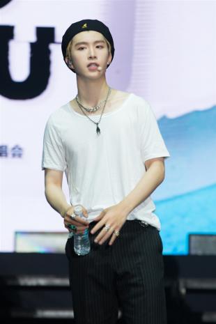 乐华七子next表演亚洲新歌榜,乐华七子next舞台letmebeyourfire