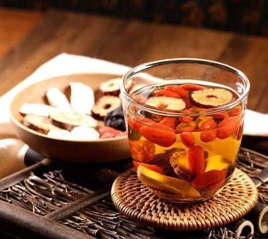 保温杯放枸杞的90后,90后保温杯泡枸杞00后