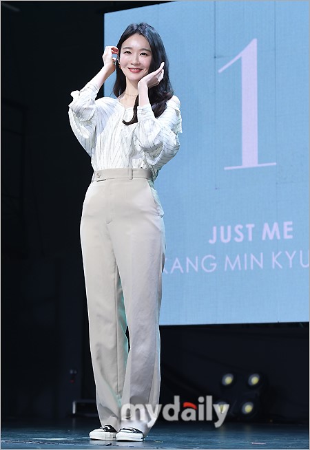 姜敏京图片写真,姜敏京高清写真大图