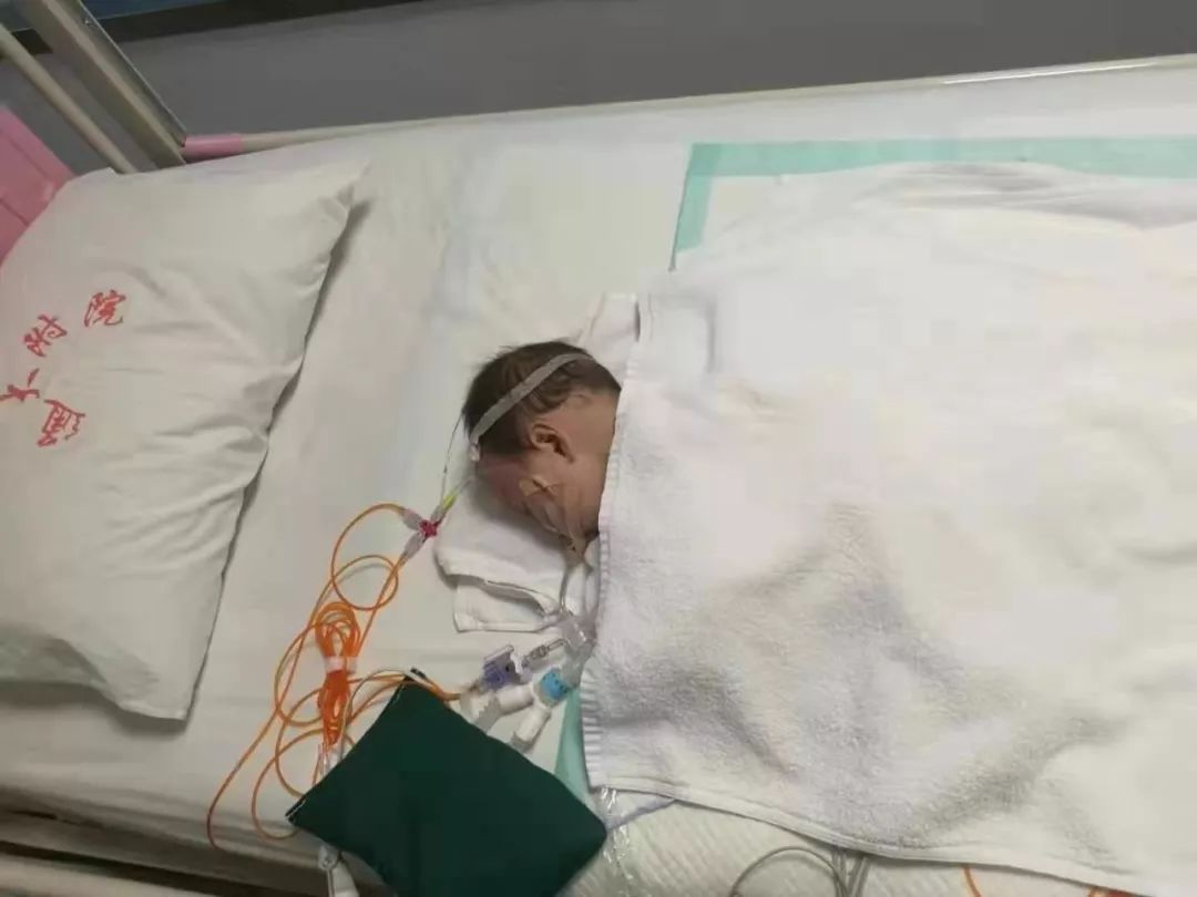 贵州1岁儿子感冒致严重后果，半个月花光夫妻三年积蓄