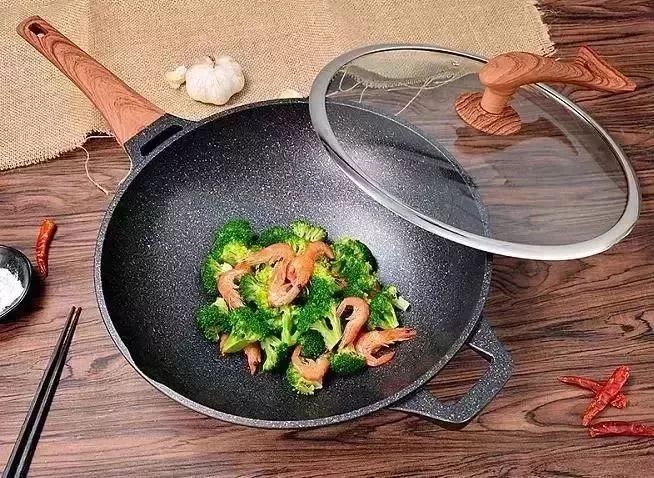 炒菜的时候粘锅教你一招轻松解决,炒菜粘锅最好的解决办法