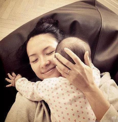 她究竟应该维持逼格,还是成为真实的自己?