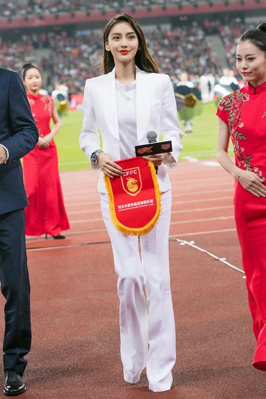angelababy白色西装是高定吗,angelababy黑白西装