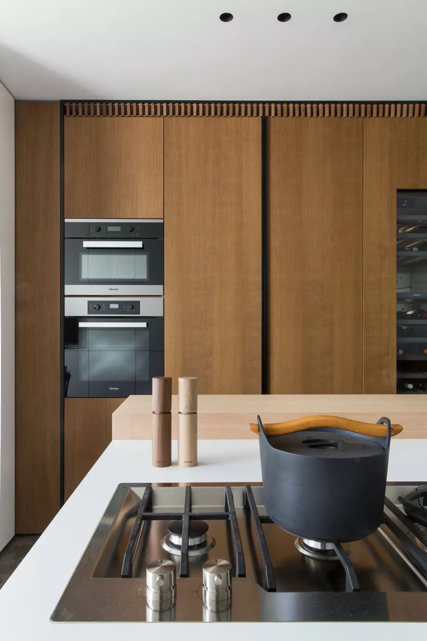 看看他家是怎么处理厨房和客厅关系的。意大利巴勒莫140㎡老房改造