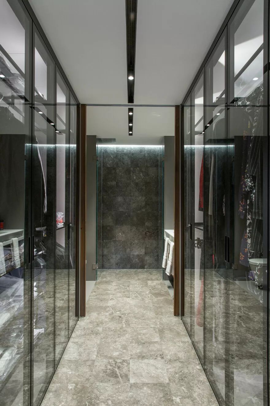 看看他家是怎么处理厨房和客厅关系的。意大利巴勒莫140㎡老房改造