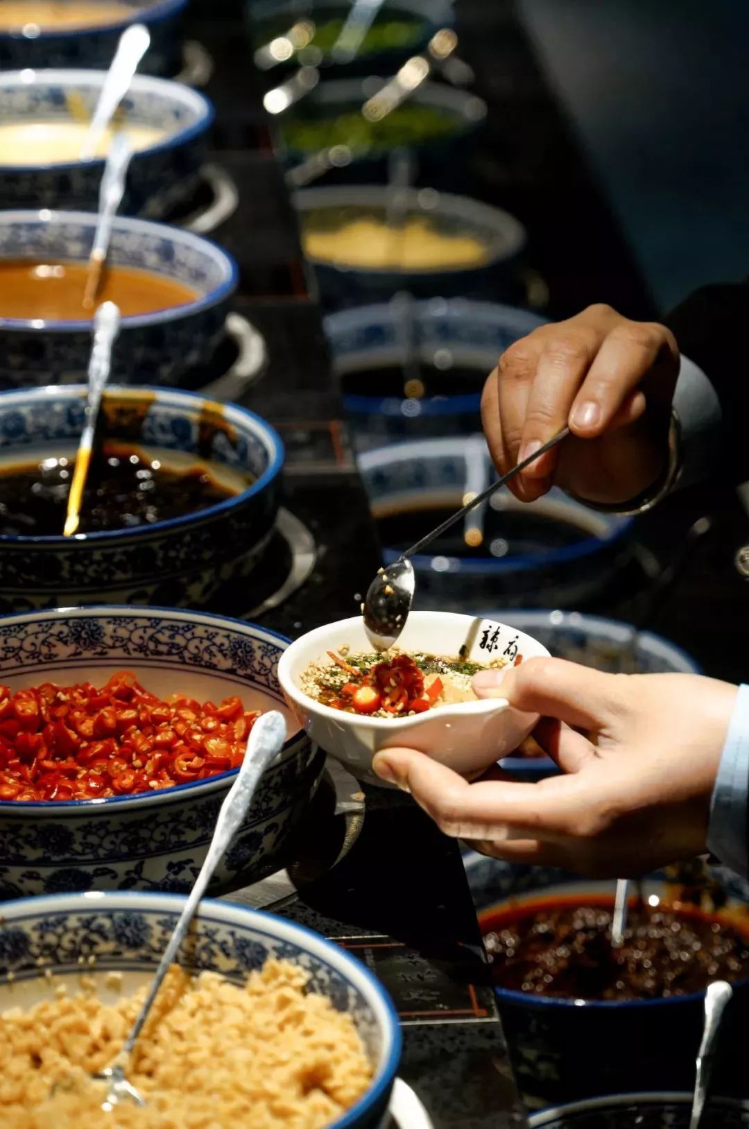 三街两巷南宁团购火锅,南宁三街两巷网红打卡地火锅