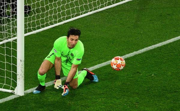 足坛最大笑柄,大巴黎这几年欧冠表现