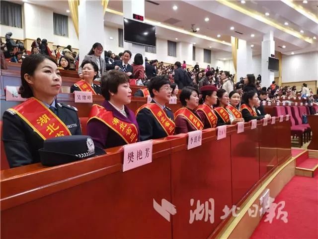 三八妇女节荆州,三八国际妇女节巾帼英雄受表彰