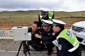 怎么区分摄像头是拍违章还是超速,汽车gps能测出超速吗