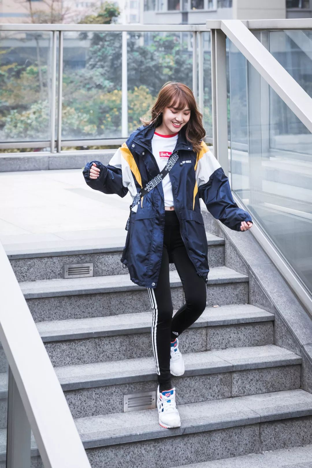 发型妆容与穿搭 (妆容发型和穿搭都是关键)