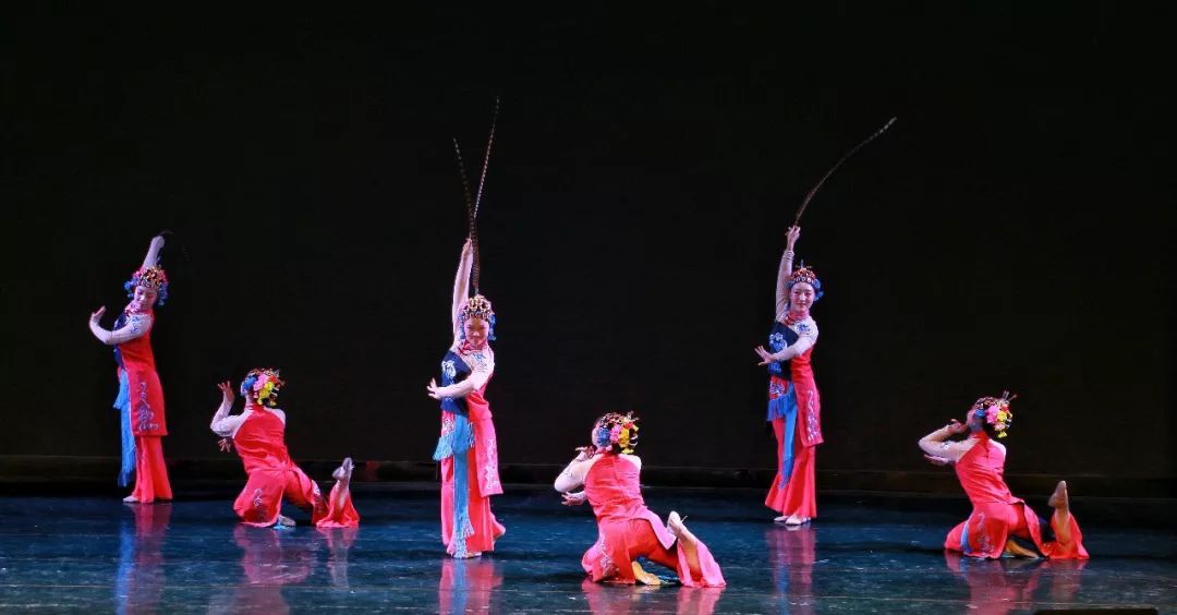 帅气小哥哥和美丽的小姐姐,八块腹肌的帅气小哥哥小姐姐