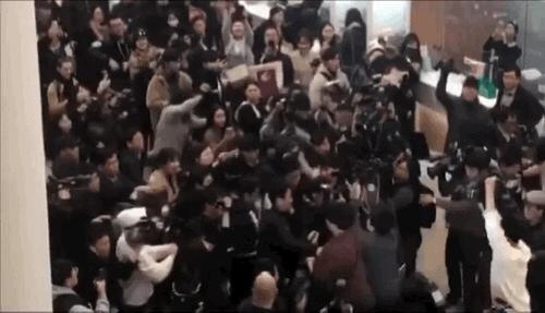 一天之内，他“红”透了中韩两国！