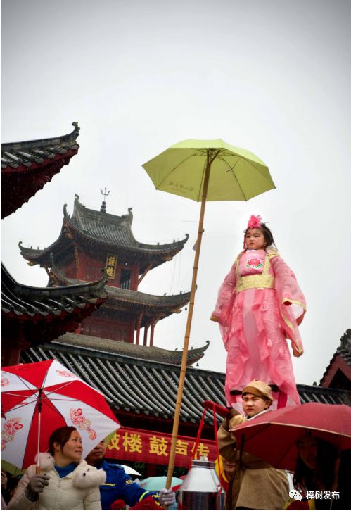 一位临江游子的故乡情：烟雨临江