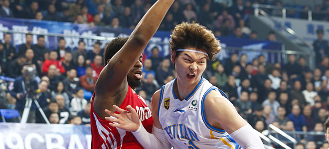 达卡里约翰逊打王哲林,cba青岛队外援约翰逊集锦