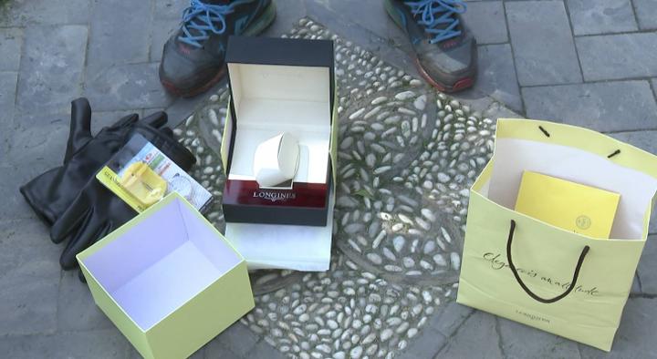 南通一市民低价网购高仿手表送给长辈被一眼看穿