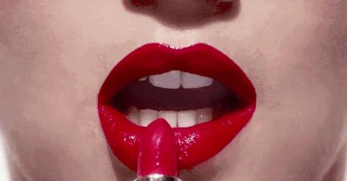 成本只有几块钱的口红,2元一天产一万支口红