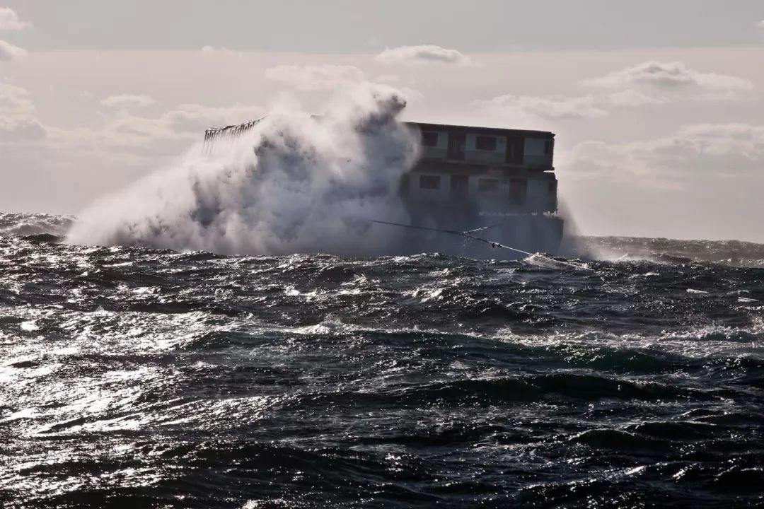美国人到海洋倒垃圾,美国人往大海扔垃圾