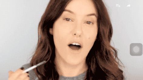 底妆斑驳用什么粉底液,为什么粉底上完脸上还是脏脏的