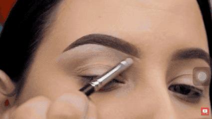 底妆斑驳用什么粉底液,为什么粉底上完脸上还是脏脏的