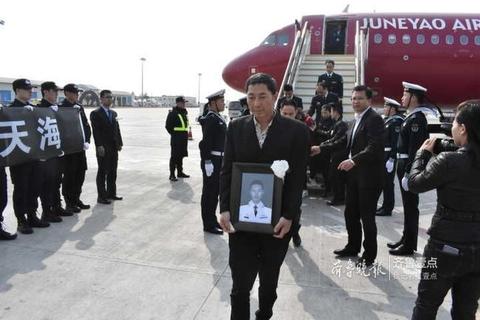 烈士魂归故里山东飞行员,飞行员粘金鑫魂归故里