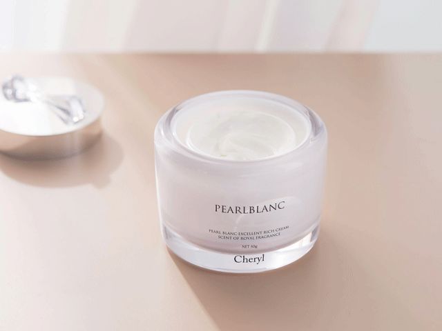 大卖45000瓶！涂上自带美颜的神器，白成一道光~