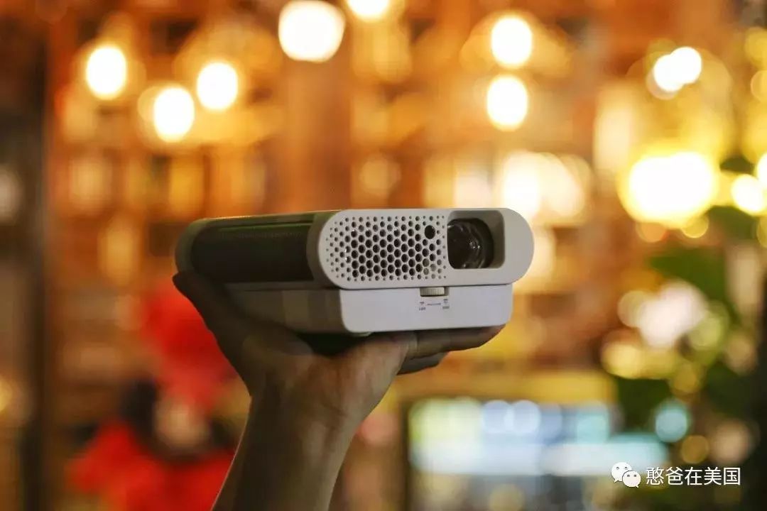 预告：明基新款智能家用色准投影仪，AI智能语音加持，在家打造专业影院在线学习娱乐中心