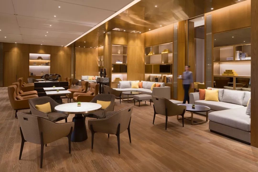 洗澡喝酒躺着看飞机!深圳机场这家奢华酒店“转机星人”务必了解一下!