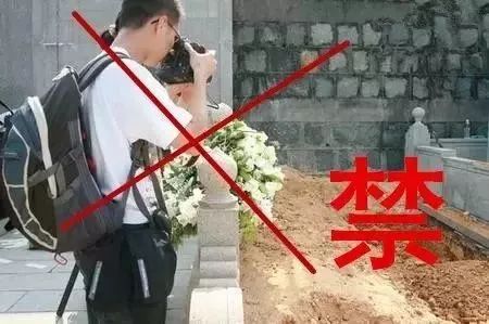 扫墓别拍肩膀,扫墓不要在别人墓前乱讲话