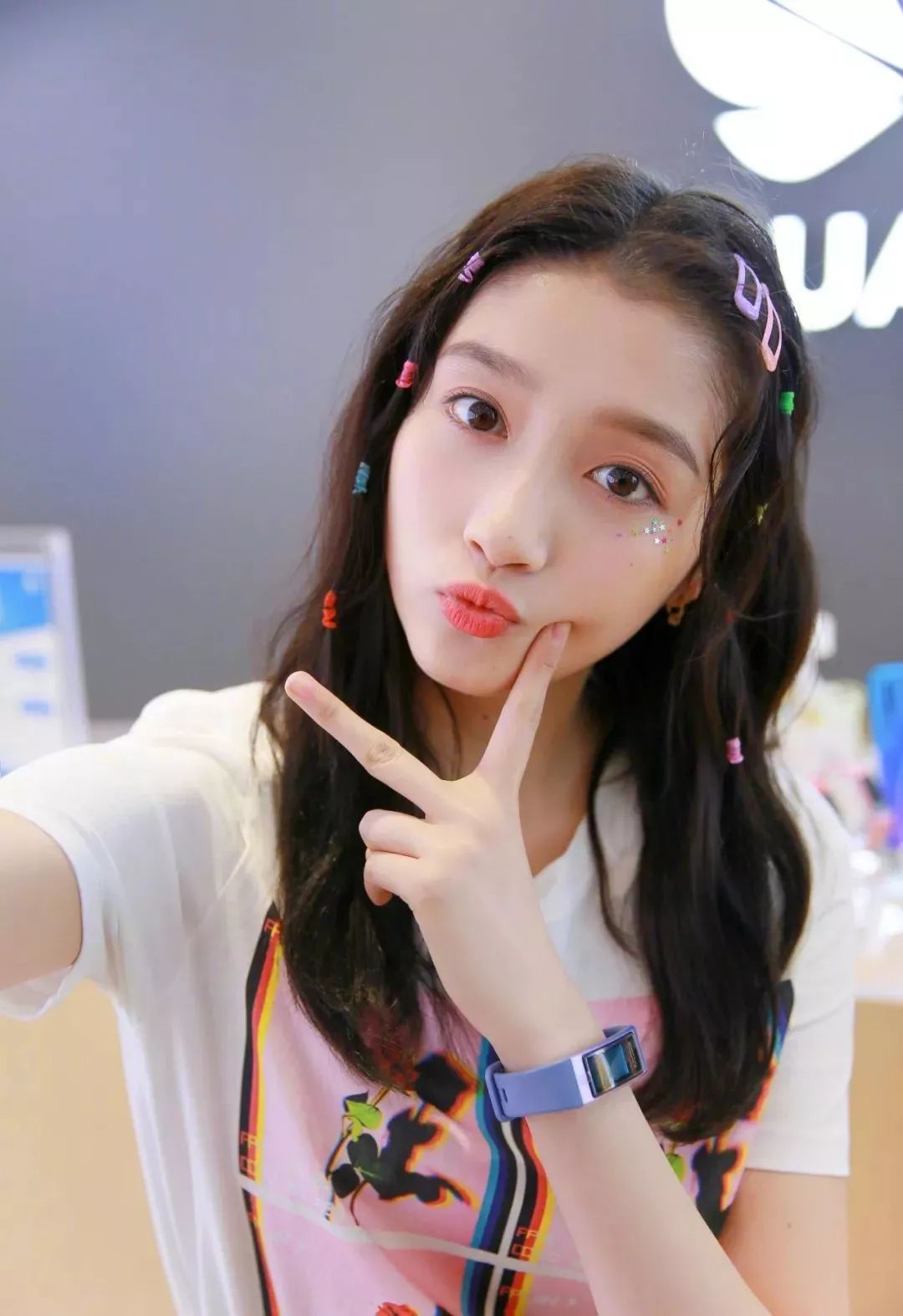 公布恋情被公司开除背假香奈儿都能带货说她是“人间毒药”我服!