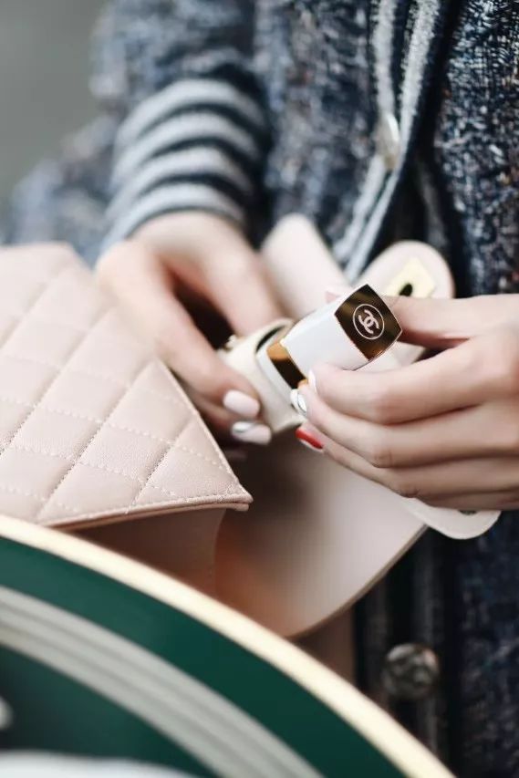 用鼻子寻找春天,用鼻子闻气味找对象