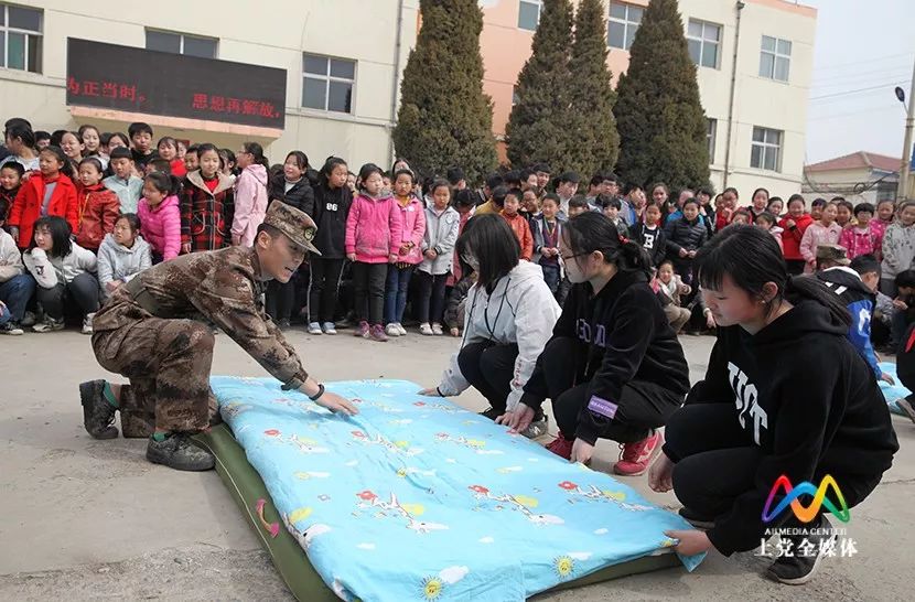 兵哥哥进大学视频,兵哥哥把被子叠成豆腐块