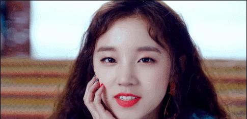 泫雅孔雪儿关晓彤,金泫雅关晓彤同款