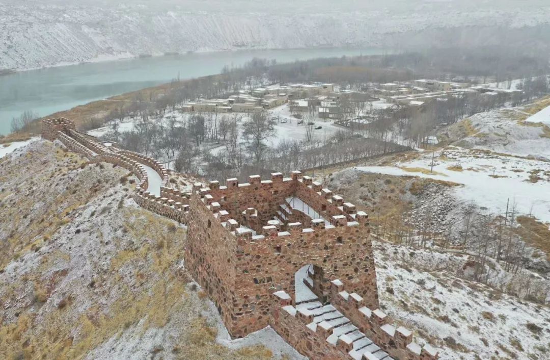 沙漠一年出现的奇观,沙漠黄河的奇景