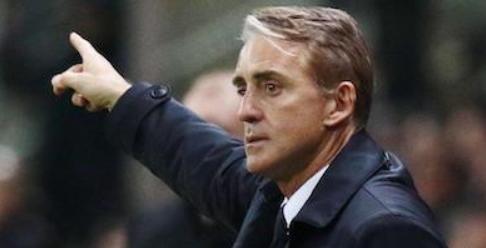 曼奇尼保护巴神,曼奇尼年轻球员