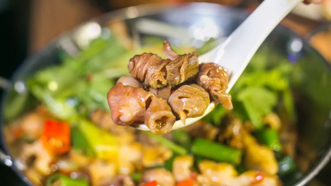 4折从四川吃到广东！我左手拿麦，右手啤酒，在这个“千面餐厅”里嗨到凌晨？